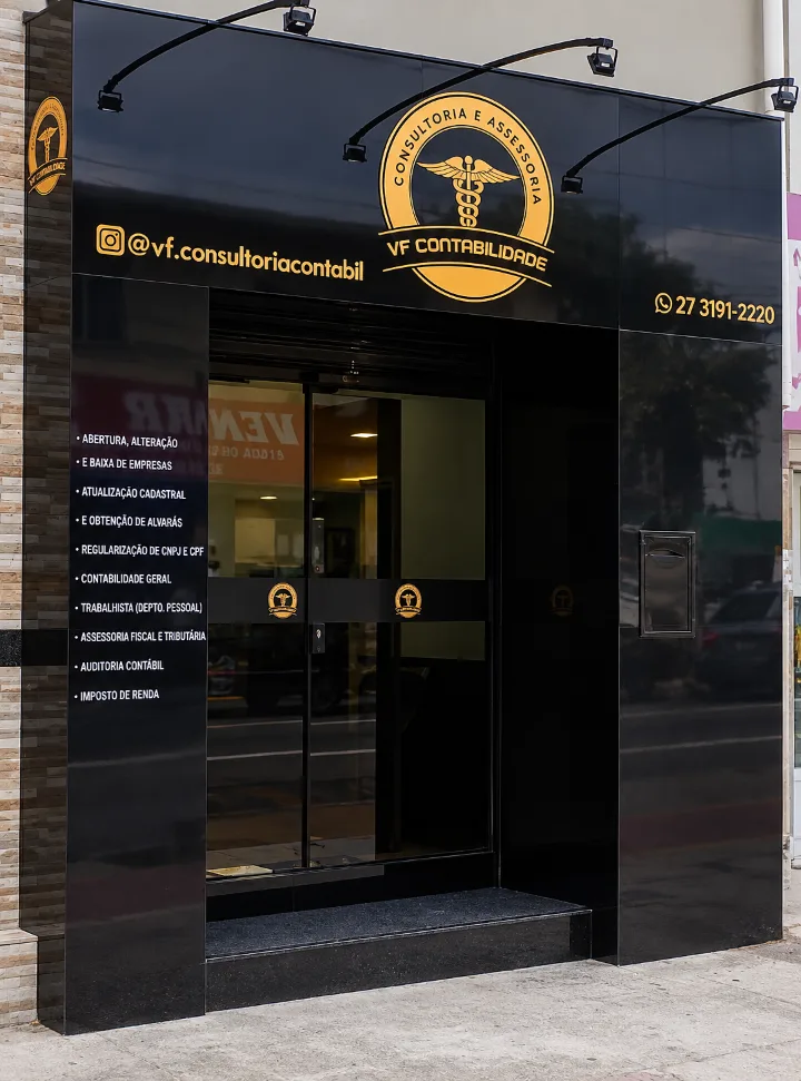 Fachada da VF Contabilidade em Vila Velha, com portal preto e logomarca dourada